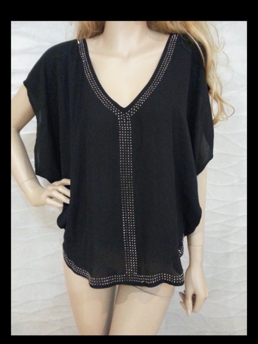 NWT Bebe 2b red studded v neck top s , m